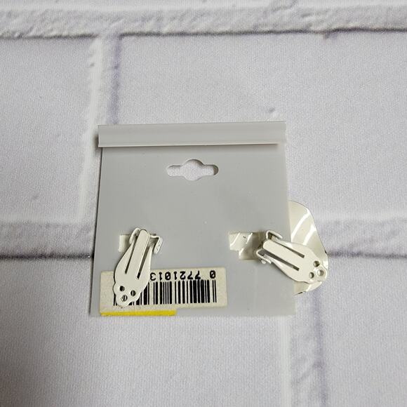 Vintage Clip On Earrings White with Blue Lines - Picture 2 of 2